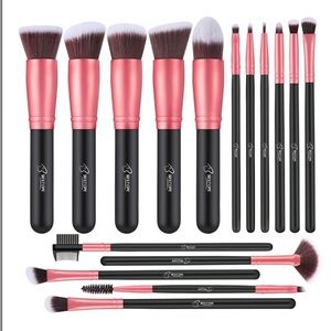 NWT 16 piece makeup brush set GREAT GIFT